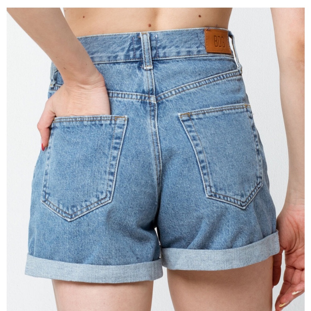 BDG High-Waisted Mom Short - Light Wash, Size 29, Great Condition, Very Durable